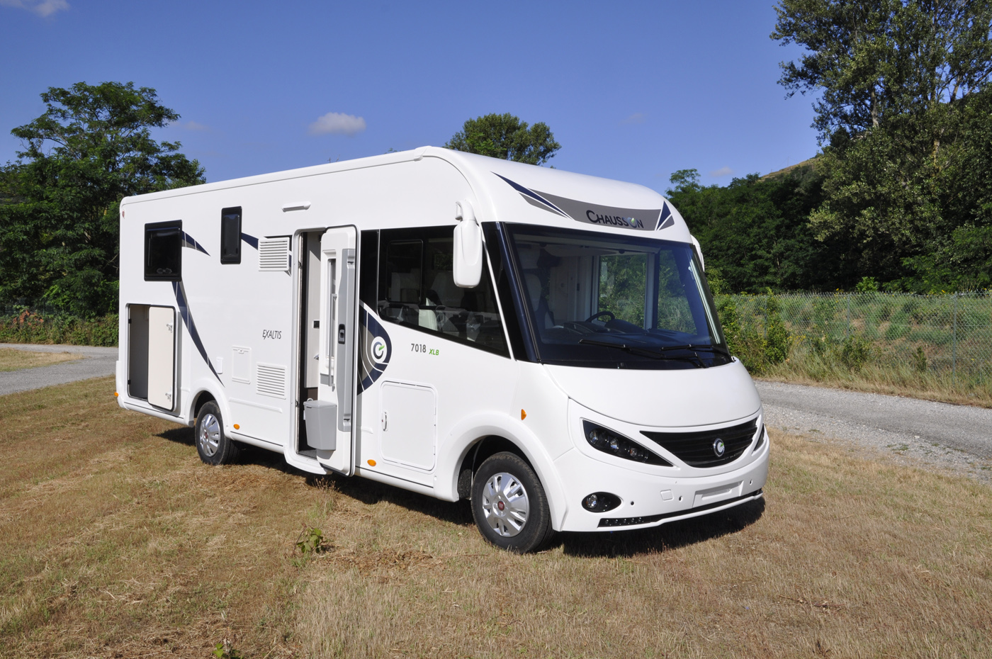 Premium Wohnmobil der Extraklasse mit Klimaanlage im Aufbau, Navi und