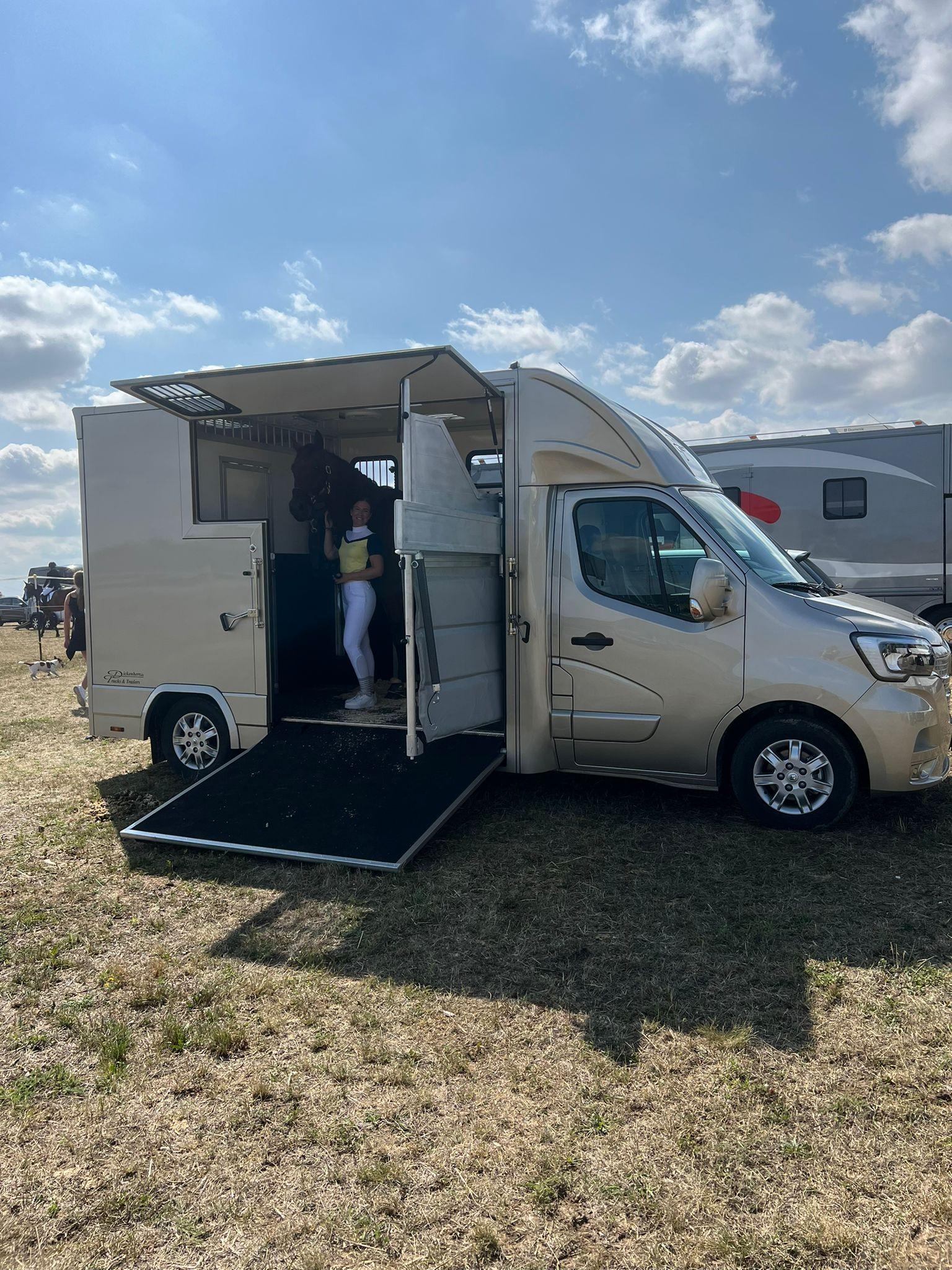 Auto Mit 3 5t Anhängelast Mieten Pferdetransporter 3,5t, Pferdeanhänger - 7535886119 mieten | Erento.ch