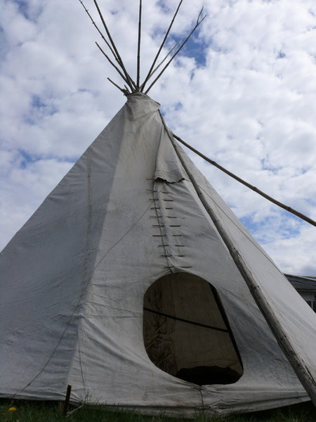 Indianer Zelte - Tippi, Partyzelt - 8067282008 mieten | Erento.ch